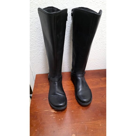 Clarks Black Knee-High Riding Boots Side Buckle Strap Zipper Closure Size 7.5 - Picture 2 of 9